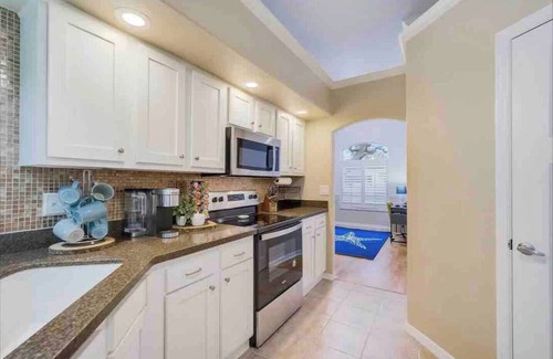 South Gate Ridge Casa | Spacious 4-bedroom/3-bath house in gorgeous Sarasota. 4 miles to Siesta Key
