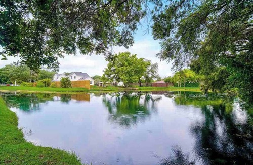 South Gate Ridge Casa | Spacious 4-bedroom/3-bath house in gorgeous Sarasota. 4 miles to Siesta Key