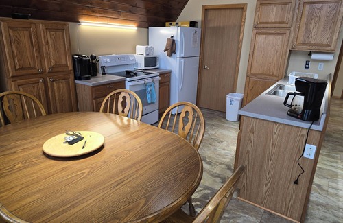Mears Casa | Spacious 4-bedroom, 3 bathroom pet-friendly house with wifi & a/c on Lake MI.