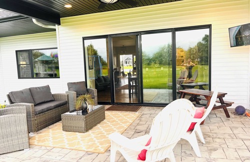 Forest Junction Casa | Spacious 4-bedroom/ 4 bath house with WiFi and AC in Kaukauna.