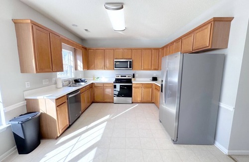 Greensboro Casa | Spacious 4 bedroom 4 bathroom home near Airport