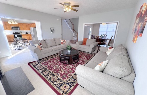 Greensboro Casa | Spacious 4 bedroom 4 bathroom home near Airport