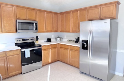 Greensboro Casa | Spacious 4 bedroom 4 bathroom home near Airport