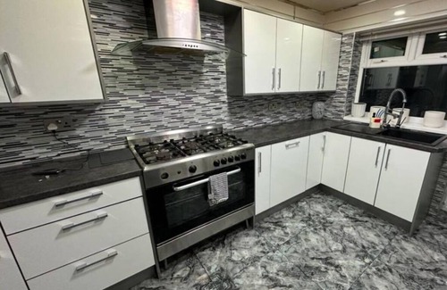 Smethwick Apartamento | Spacious 4 Bedroom apartment Near Birmingham Centre-Great Location Free parking