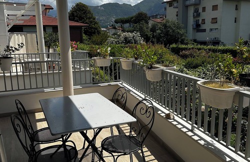Querceta Apartamento | Spacious 4-bedroom apartment with WiFi, AC in Seravezza