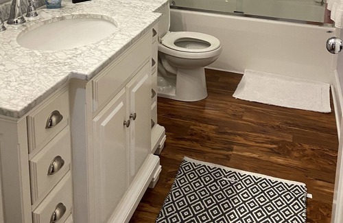 Manhattan Apartamento | Spacious 4 bedroom apartment within walking distance to Aggieville