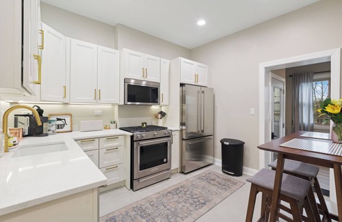 Uptown Apartamento | Spacious 4-bedroom apartment with WiFi, AC in brilliant Chicago