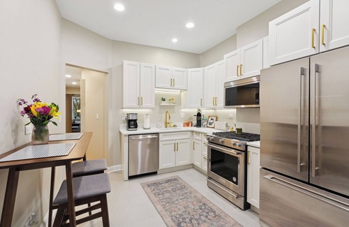 Uptown Apartamento | Spacious 4-bedroom apartment with WiFi, AC in brilliant Chicago
