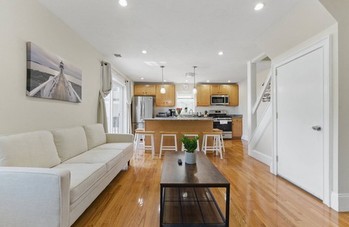 Dorchester Apartamento | Spacious 4-bedroom apartment with AC, WiFi in enjoyable Boston
