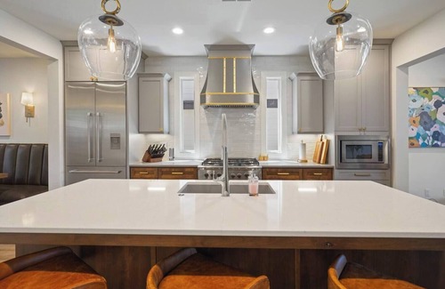 Southern Crossing Casa | Spacious 4-bedroom Bend house with AC on Canal close to Old Mill & Downtown