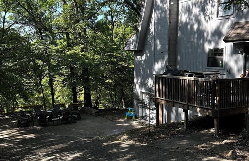 Park Hill Cabina | Spacious 4-Bedroom Cabin Near Lake Tenkiller – Sleeps 17