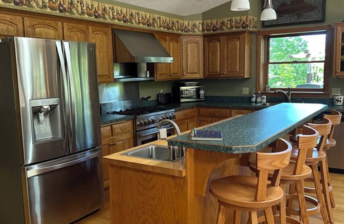Hayward Cabina | Spacious 4-bedroom cabin in charming Hayward on Windigo Lake