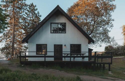 Dunlap Casa | Spacious 4-bedroom cabin on secluded private land