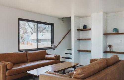 Dunlap Casa | Spacious 4-bedroom cabin on secluded private land