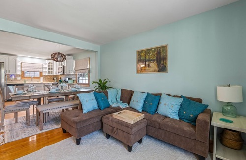 Racine Casa | Spacious 4-bedroom close to lake, large backyard, 2 king beds, great location