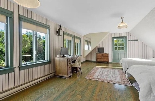 Stonington Casa | Spacious 4-bedroom estate in charming Stonington