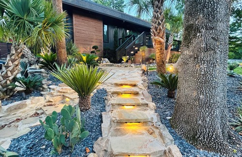Atlanta Casa | Spacious 4-bedroom estate in Atlanta with Outdoor Fitness Area,Pool & Waterfall.