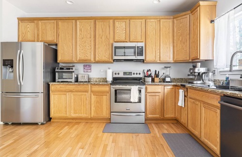 Paine Field-Lake Stickney Casa | Spacious 4 Bedroom Family Home on private road near I-5 & 405, Paine Field