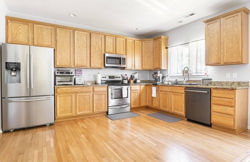 Paine Field-Lake Stickney Casa | Spacious 4 Bedroom Family Home on private road near I-5 & 405, Paine Field