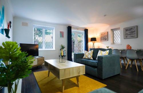 Tea Green Apartamento | Spacious, 4 Bedroom, Free Parking & Garden