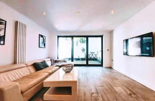 Whitnash Casa | Spacious 4 Bedroom House
