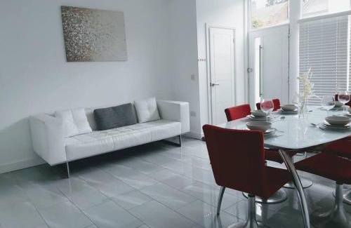 Whitnash Casa | Spacious 4 Bedroom House