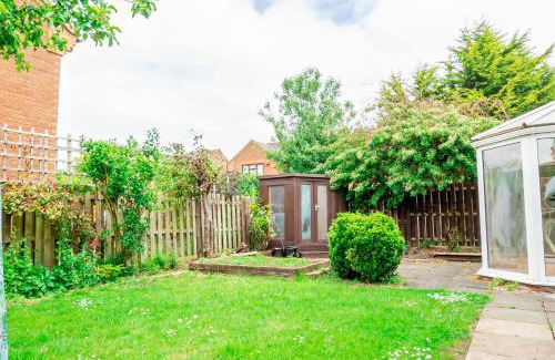 Milton Keynes Casa | Spacious 4 Bedroom Home in Central Milton Keynes
