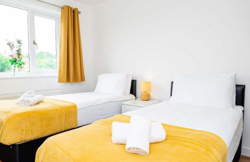 Milton Keynes Casa | Spacious 4 Bedroom Home in Central Milton Keynes