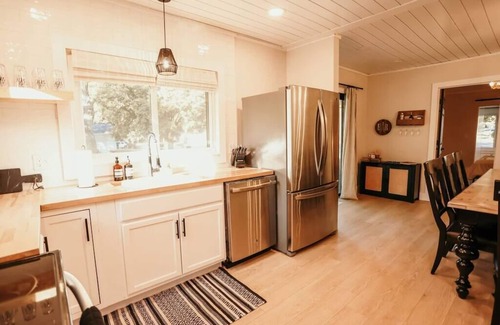 Clare Casa | Spacious 4 bedroom Guest House