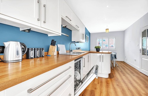 Newark upon Trent Casa | Spacious 4-Bedroom House in Fabulous Nottingham with WiFi