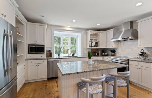 West Barnstable Casa | Spacious 4-bedroom House Featuring Stunning Marsh Views