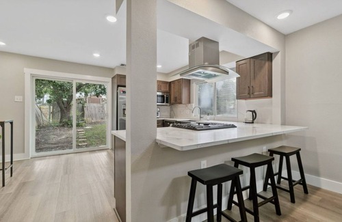North Central Carrollton Casa | Spacious 4-bedroom house in charming Carrollton, North Dallas with AC