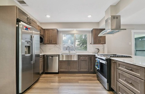 North Central Carrollton Casa | Spacious 4-bedroom house in charming Carrollton, North Dallas with AC