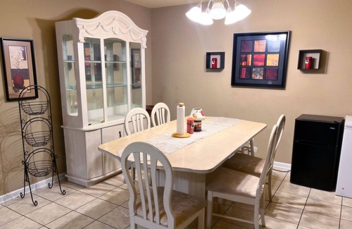 Normal Casa | Spacious 4-Bedroom House Centrally Located in Lovely Huntsville