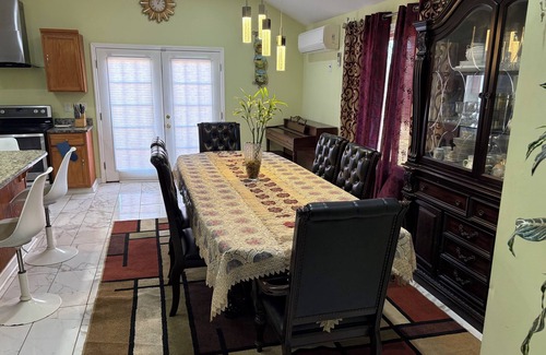 Normal Casa | Spacious 4-bedroom house with AC and WiFi in charming Huntsville