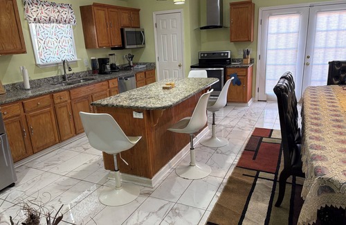 Normal Casa | Spacious 4-bedroom house with AC and WiFi in charming Huntsville