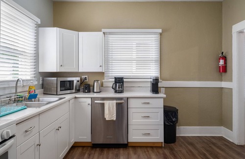 Willmore Casa | Spacious 4 Bedroom Home in Downtown Long Beach