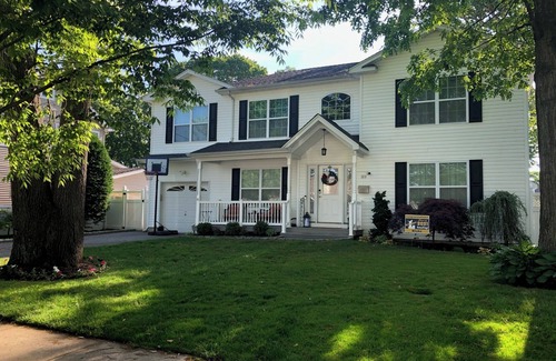 Massapequa Casa | Spacious 4-bedroom house in tranquil Massapequa available for US Ryders Cup