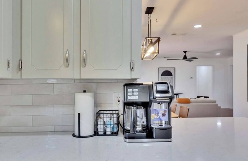 Egger Acres Casa | Spacious 4-bedroom house w/fenced yard - monthly discounts for longer bookings