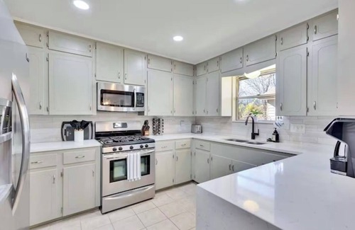 Egger Acres Casa | Spacious 4-bedroom house w/fenced yard - monthly discounts for longer bookings