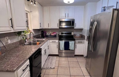 Southwestern Sacramento Casa | Spacious 4-bedroom house in marvelous Sacramento with WiFi, AC