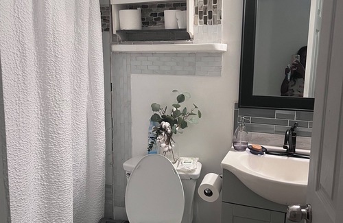 Southwestern Sacramento Casa | Spacious 4-bedroom house in marvelous Sacramento with WiFi, AC