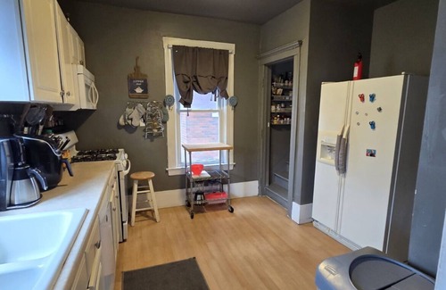 Detroit Casa | Spacious 4-bedroom Historic house with WiFi in heart of Detroit/Free Parking!