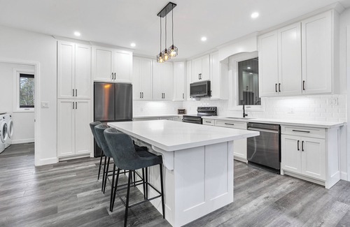 Highlands East Casa | Spacious 4-bedroom house in peaceful Tory Hill with WiFi, fitness room