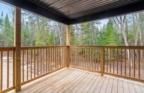 Highlands East Casa | Spacious 4-bedroom house in peaceful Tory Hill with WiFi, fitness room