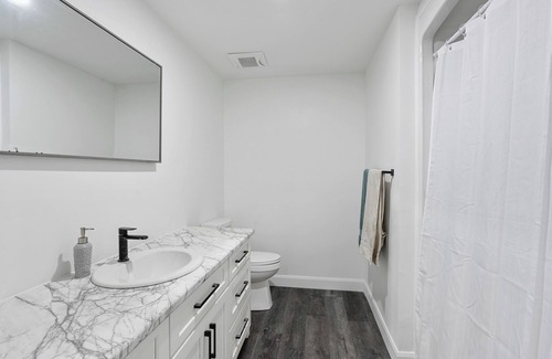 Highlands East Casa | Spacious 4-bedroom house in peaceful Tory Hill with WiFi, fitness room