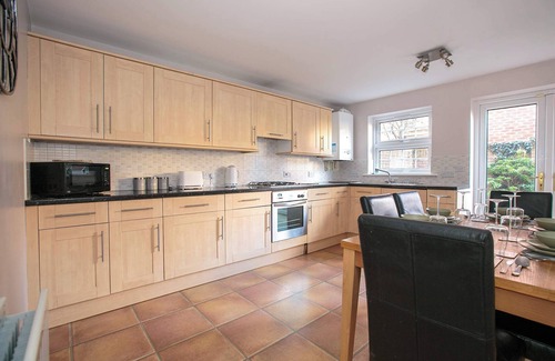 Grantham Casa | Spacious 4 Bedroom Home in Central Grantham