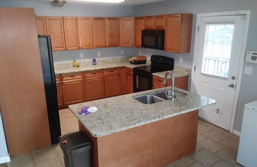Doraville Casa | Spacious 4-bedroom house in cool Doraville with AC