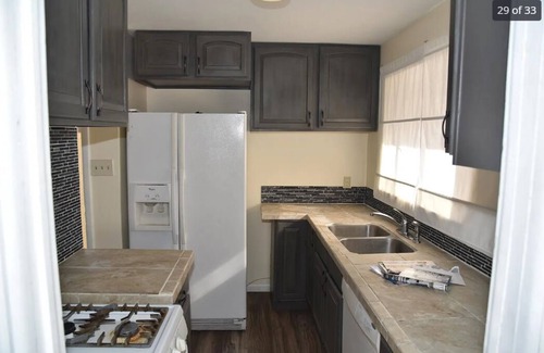 Englewood Casa | Spacious 4-bedroom house in charming Englewood with AC