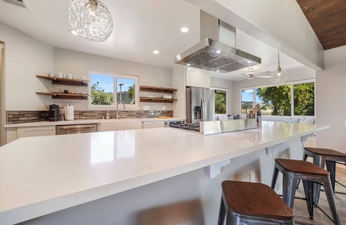 Fairfield Casa | Spacious 4-bedroom house in wine country. USA today voted as #1 wine region.